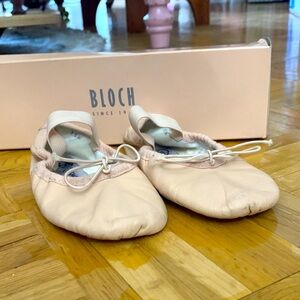 BLOCH Ballet Slippers w/ BOX - Child Size 10.5 Soft Pink Leather EUC